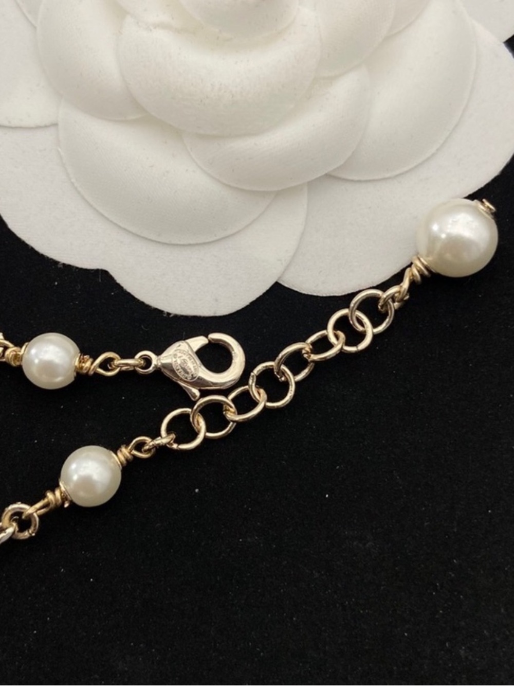 New complementary gift VIP/GWP CC Necklace - Picture 3 of 5